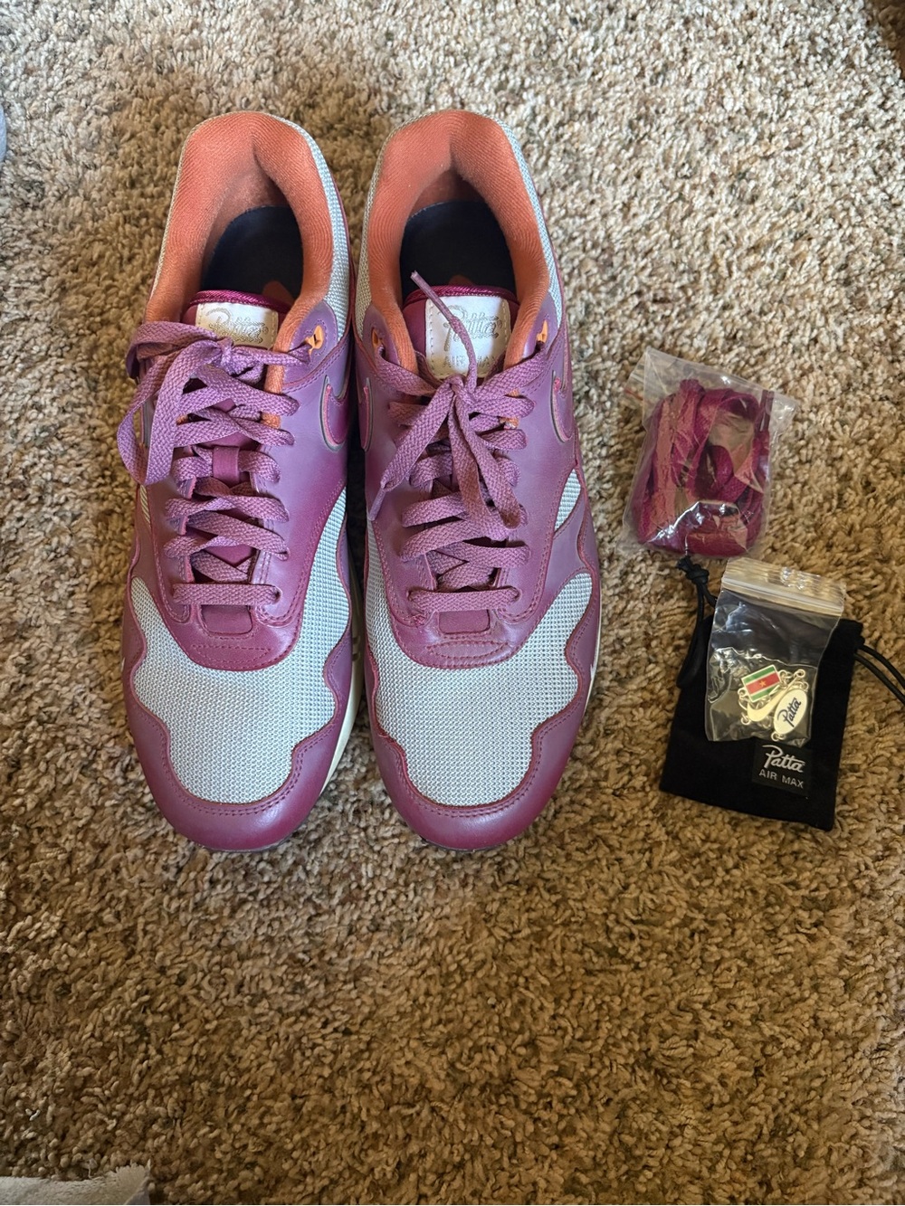 Men’s Patta rush maroon, with extra lace set and bracelet no box